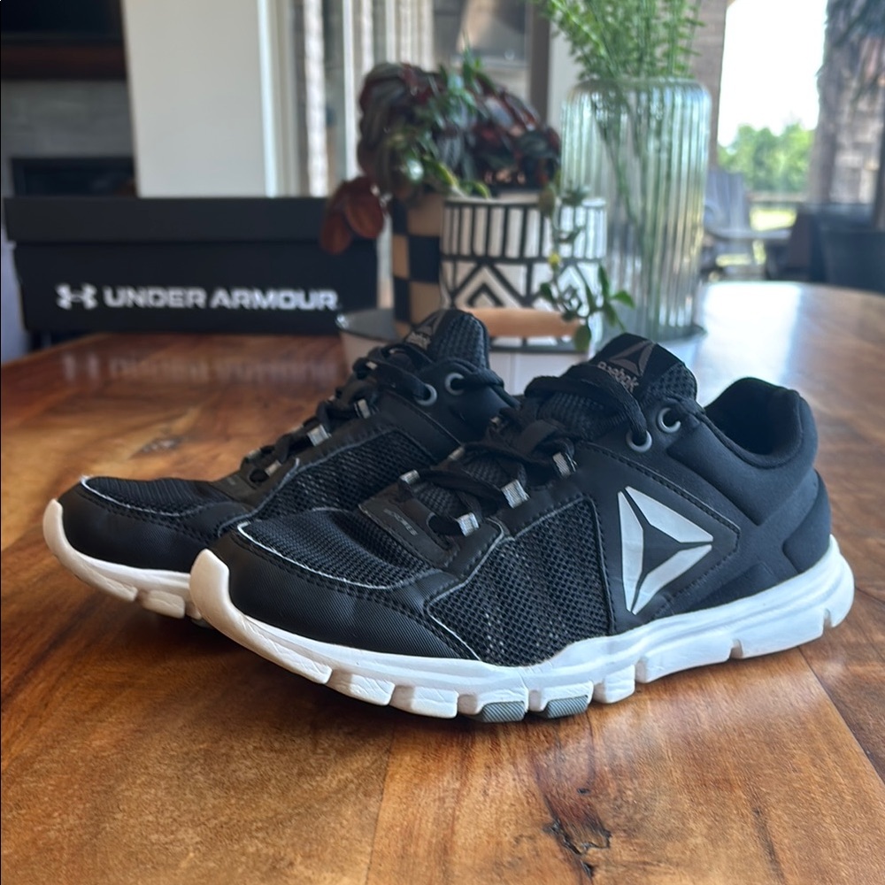 Women’s Reebok Black and White Yourflex Trainette 8.5